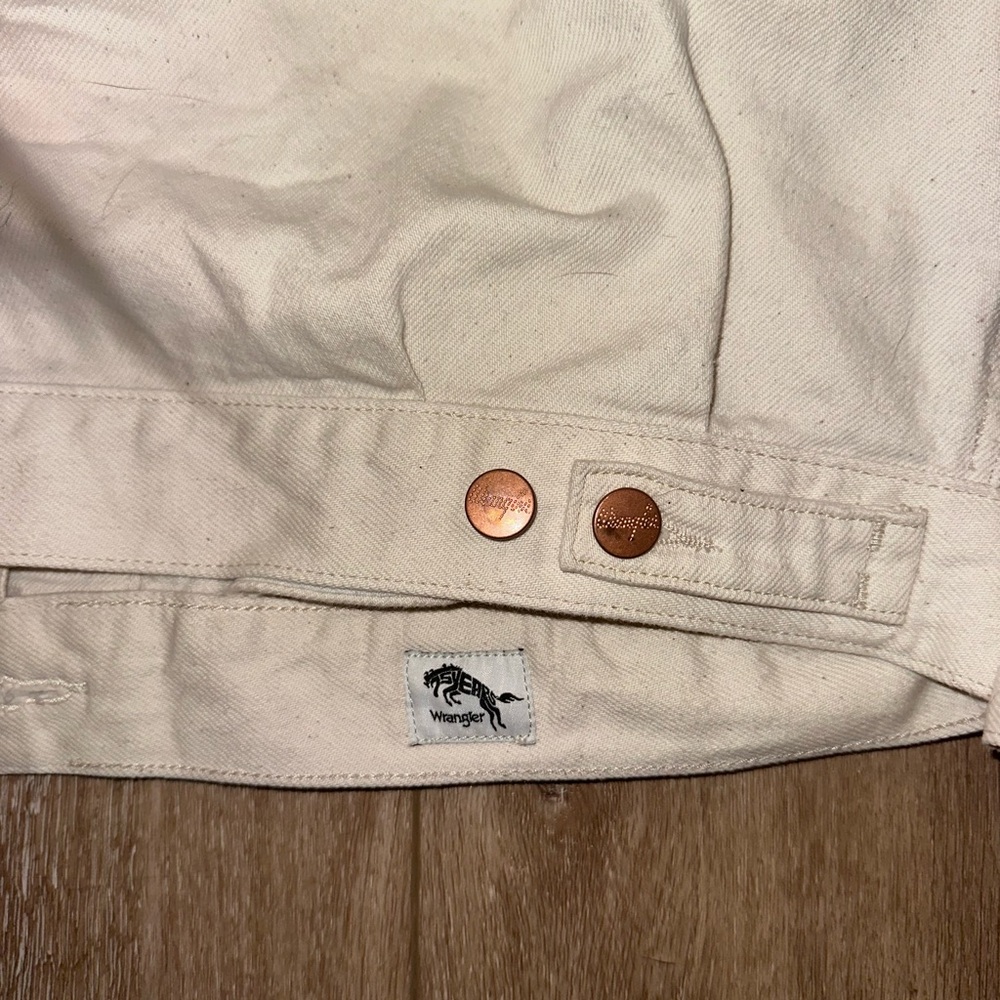 Wrangler Cream Denim Jacket with Red Accents - Picture 5 of 5